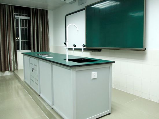 教師演示臺1.jpg